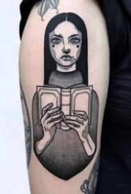 好看的欧美黑色女郎纹身图片