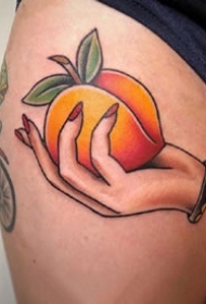 很可爱的一组小桃子纹身图片缩略频道推荐图