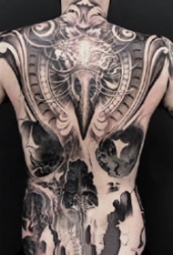 欧美黑灰写实的大面积纹身图案