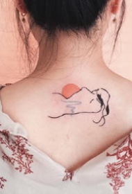 炒鸡好看的女性人像线条纹身图片