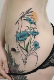 线条与彩色搭配的一组小清新纹身图案