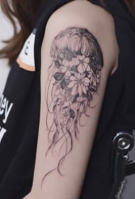 简约小清新的一组水母纹身图案