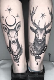 左右对称的成对黑灰纹身图案