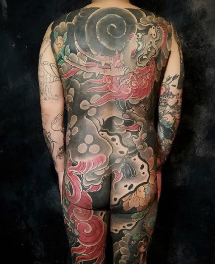 霸气的老传统风格的满背通体纹身图案