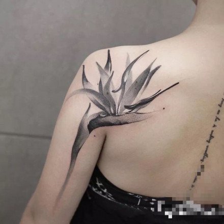 18张适合女生的简单水墨纹身图案