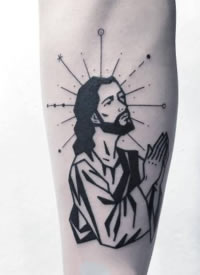 24张手臂上的小黑灰纹身作品图片