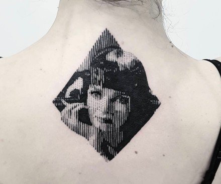 17张黑灰点刺朦胧人头像纹身欣赏