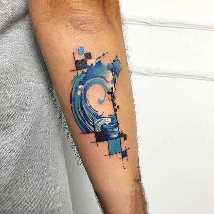 抽象感觉的蓝色水彩纹身图案