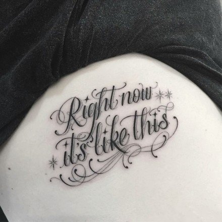 简约的9张小清新花体字纹身作品