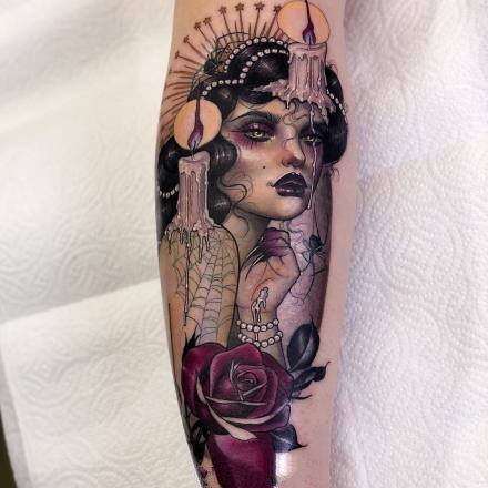 很有古典风格的欧美女郎纹身图案
