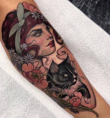 很有古典风格的欧美女郎纹身图案