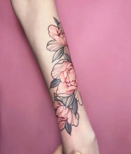 素花搭配粉色的一组好看纹身图片