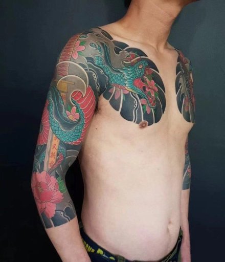 男性的传统风格大花臂纹身图案