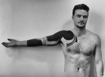 帅气的黑色图腾包臂纹身图案作18张品