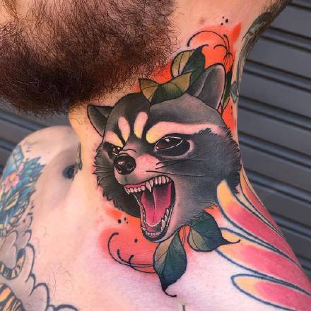 颈部脖子上的炫彩色纹身图案欣赏