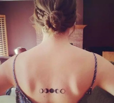 小清新的一组月亮纹身图案作品