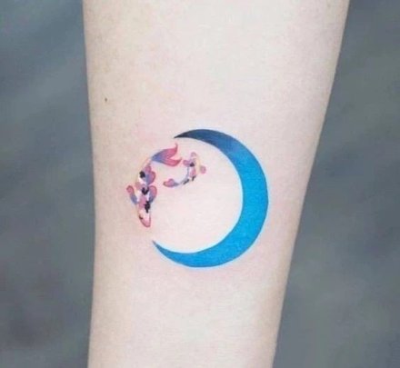 小清新的一组月亮纹身图案作品