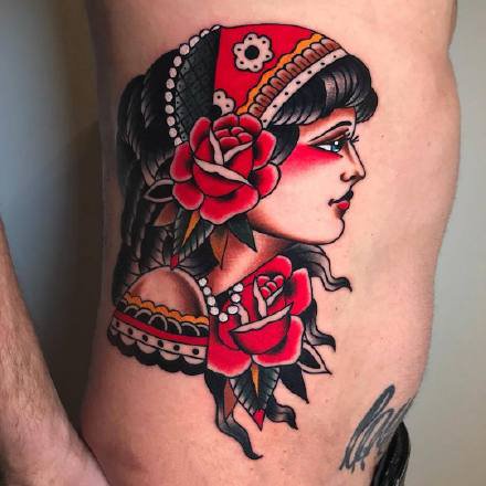 红色的一组欧美女郎纹身图片