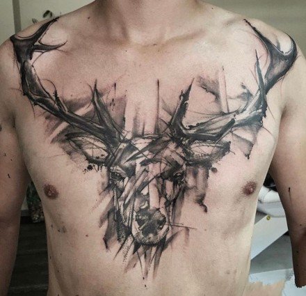 男性胸前的黑色个性纹身图案9张