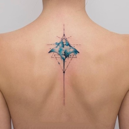 女生后背好看的18张小纹身图案