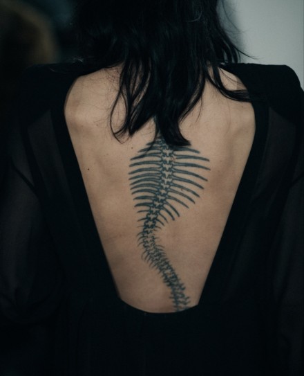 女生后背好看的18张小纹身图案