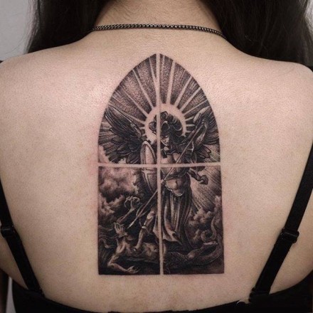 女生后背好看的18张小纹身图案