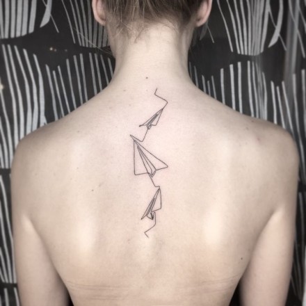 女生后背好看的18张小纹身图案