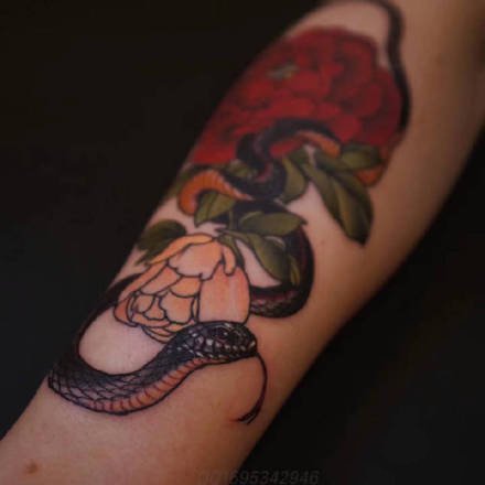 个性的一组蛇纹身图片欣赏