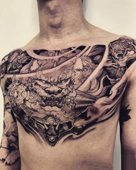 男士胸前的一组大花胸纹身图片欣赏