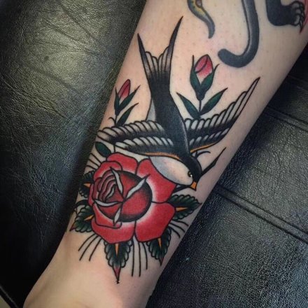 9张经典oldschool风格的小燕子纹身图案