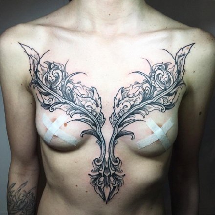 女性胸部到小腹部个性的纹身图案9张