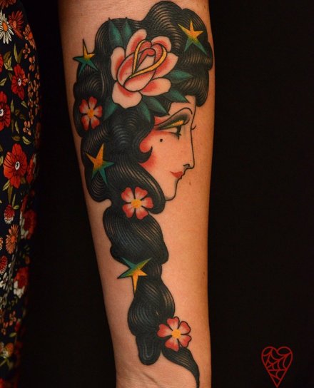 old school女孩的头像纹身图案欣赏