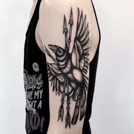 胳膊上很好看的18组黑灰纹身图案