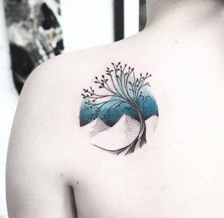 创意黑色点刺和蓝色搭配的纹身欣赏