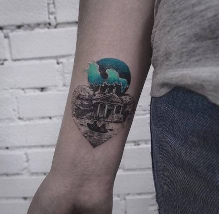 创意黑色点刺和蓝色搭配的纹身欣赏