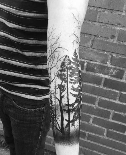 黑色森林主题的黑色树林风景纹身图片