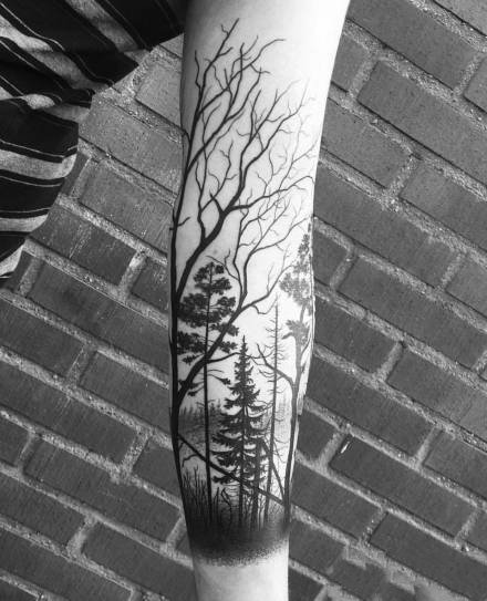 黑色森林主题的黑色树林风景纹身图片