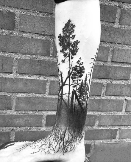 黑色森林主题的黑色树林风景纹身图片