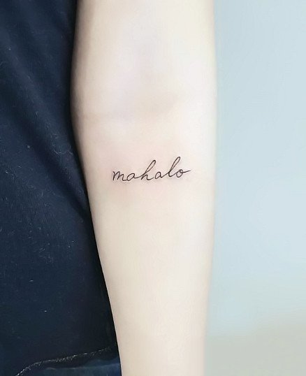 好看的18张女生英文字母纹身图案