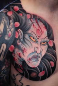 传统风格的胸胛半甲纹身图案