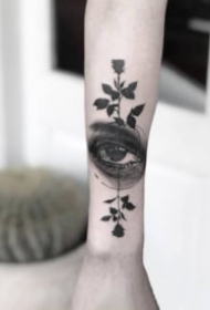 很有个性的欧美小黑灰纹身作品
