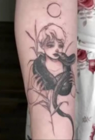 个性的一组蛇纹身图片欣赏