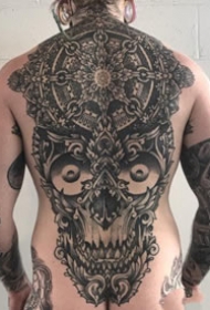 大气的一组大面积黑色图腾点刺纹身作品