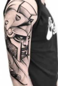 散点手法的包大臂黑灰纹身图案