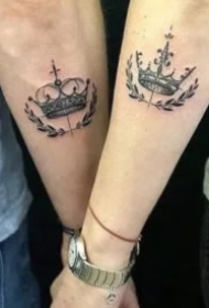 恋人适合的一对皇冠纹身图片