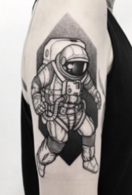 18组暗黑主题的点刺纹身作品