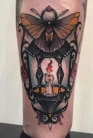 西方复古风格的school灯纹身图案