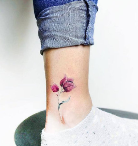 脚踝位置的一组小清新纹身作品欣赏
