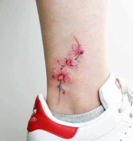 脚踝位置的一组小清新纹身作品欣赏