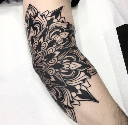 27组帅气的点刺梵花图腾纹身图案作品